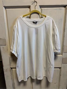 Women’s BloomChic White Short-Sleeve Tee